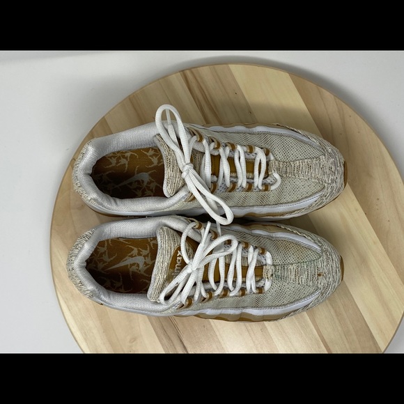 Nike Airmax 95 Gold Size 8.5 - Picture 2 of 5